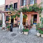 Saint Michel Boutique בית הארחה