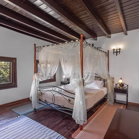 Konukevi Saint Michel Boutique 3*
