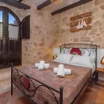 Saint Michel Boutique بيت ضيافة Rhodes City
