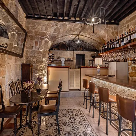 Konukevi Saint Michel Boutique